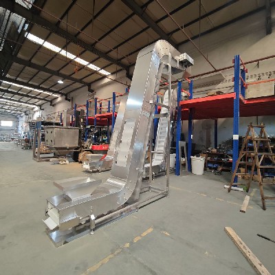 Large angle hoist