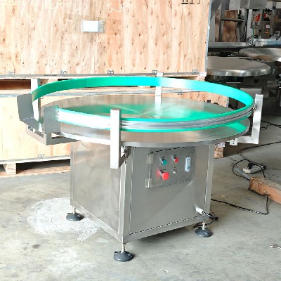 Green border of bottle collecting machine