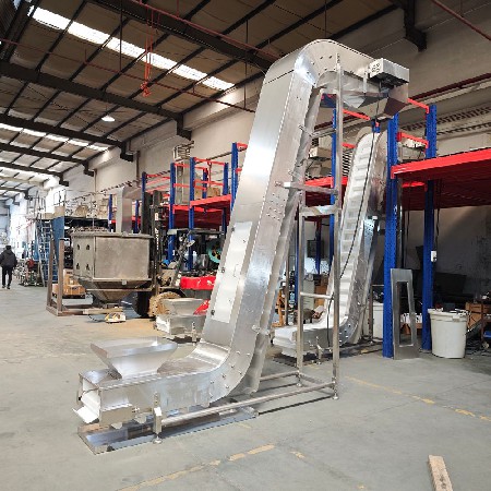 Large angle hoist