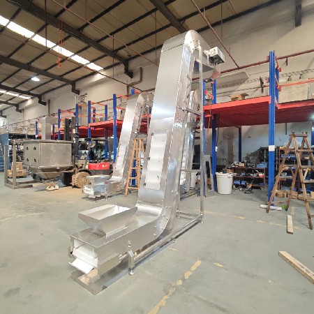 Large angle hoist