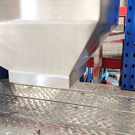 Large angle hoist