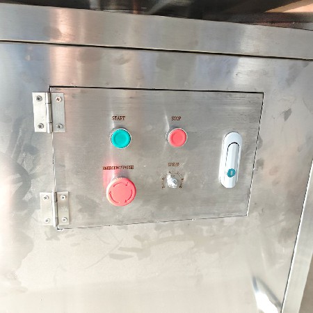 Green border of bottle collecting machine