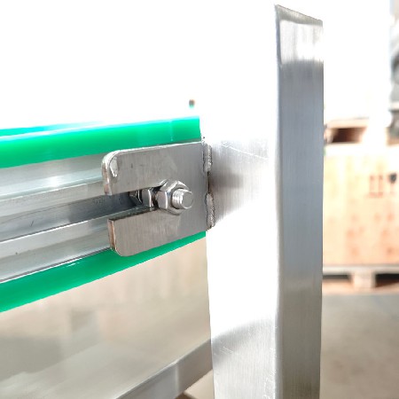 Green border of bottle collecting machine