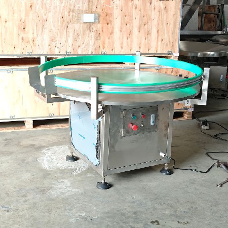 Green border of bottle collecting machine