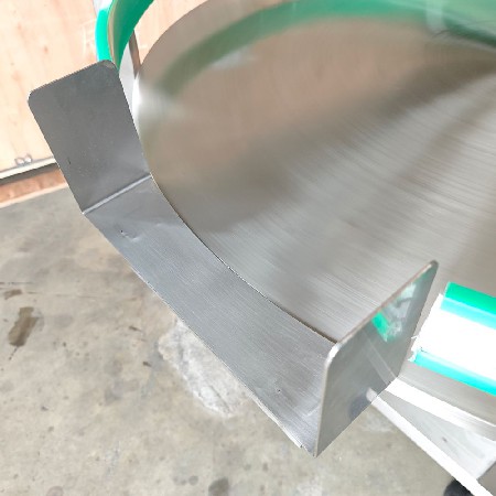 Green border of bottle collecting machine